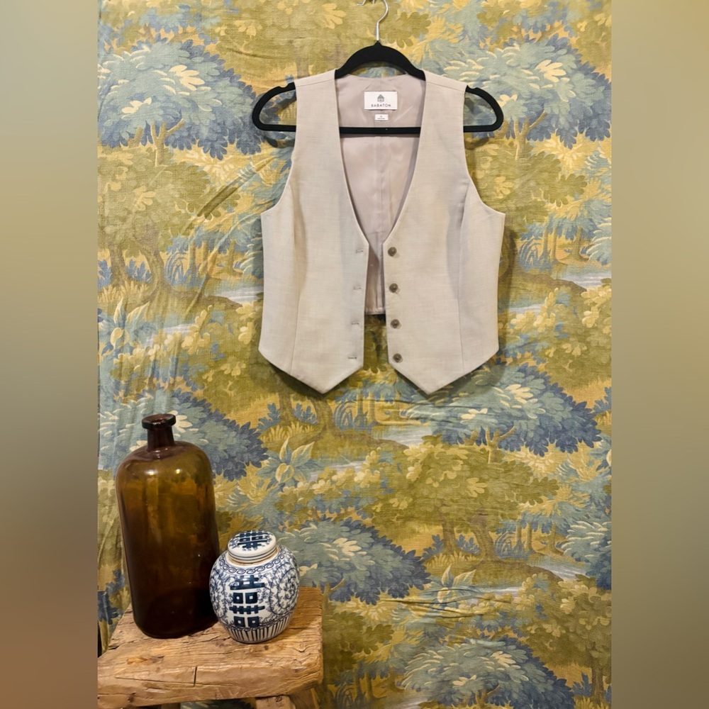 Aritzia Beige Vest!!